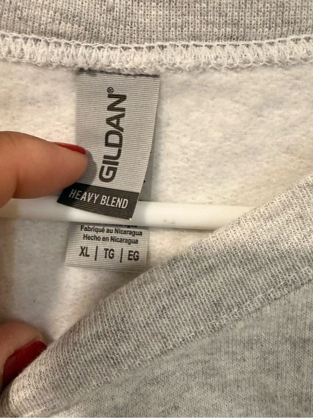 Vintage Gildan Gray Crewneck Sweatshirt with ravens grinch Graphic